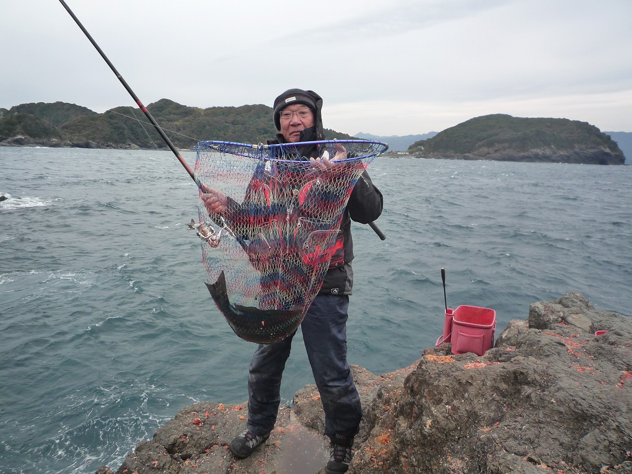 さすが深島 初釣りでグレ入れ食いの爆釣モード 大分県南蒲江 ウキのキザクラ